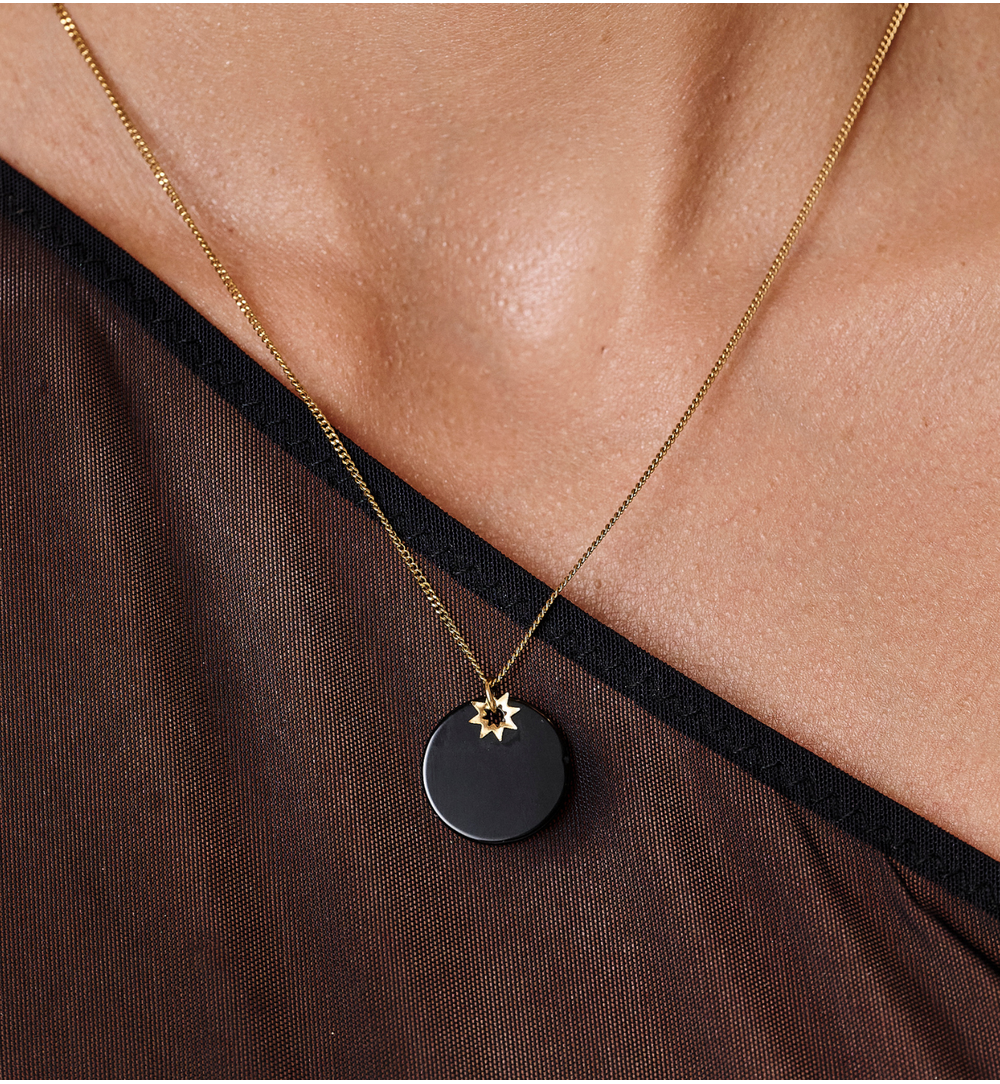 Złoty naszyjnik z czarnym agatem i gwiazdką NPA1460