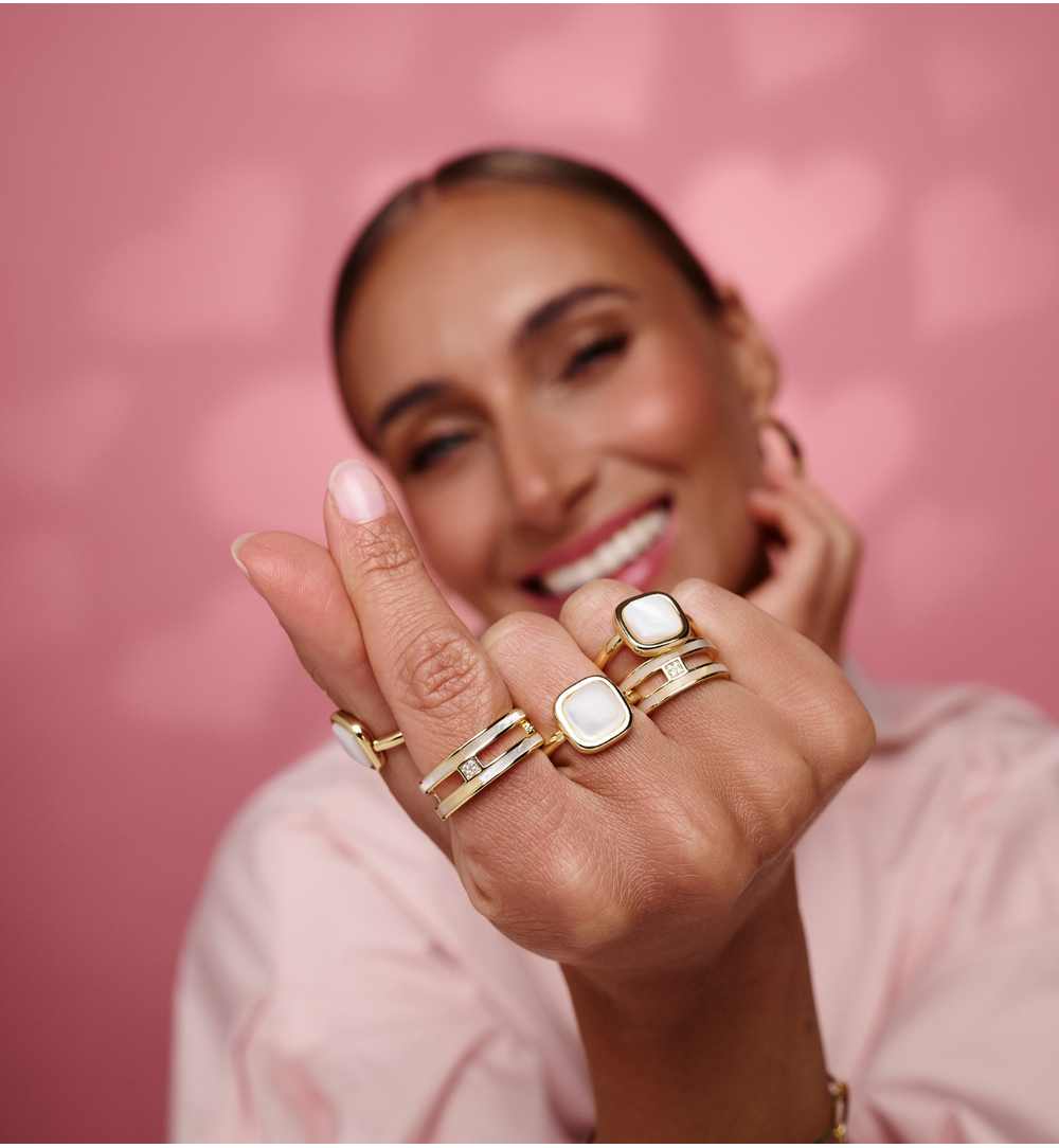 Pierścionek złoty z masą perłową i kryształkiem PSS0234