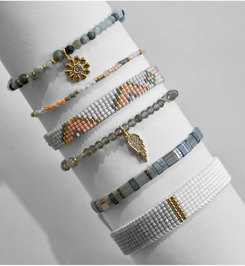 Bransoletka szara ze skrzydełkiem Grey Wing BTW2213