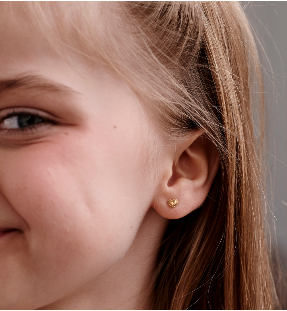 Kolczyki wkrętki serduszka ze stali szlachetnej w złotym wykończeniu KSY0611