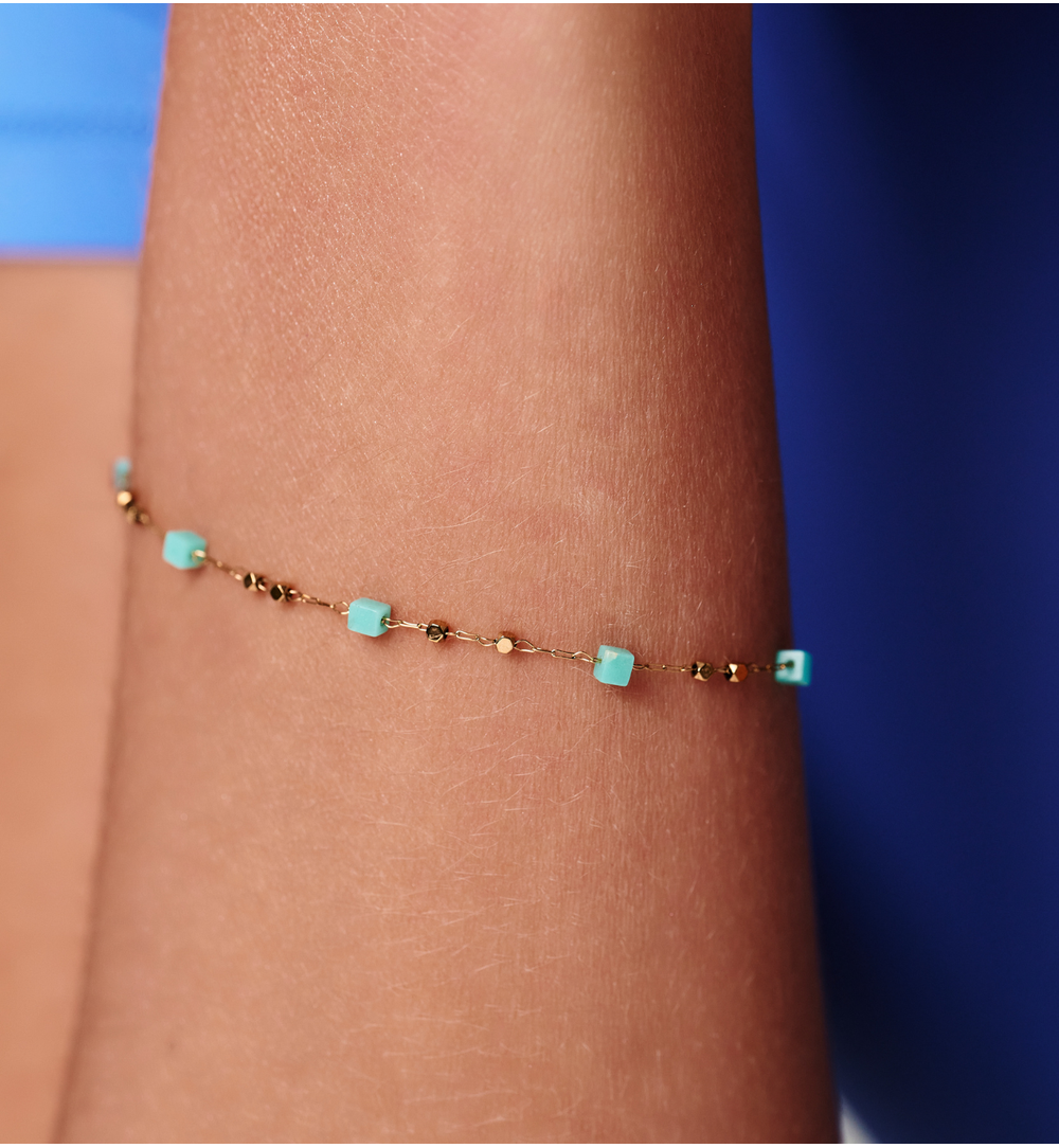 Bransoletka na złotym łańcuszku z turkusami BEA0100
