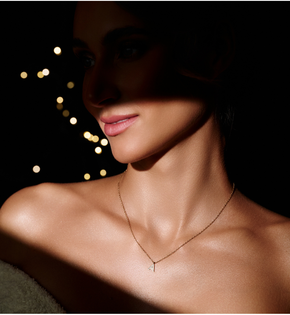 Naszyjnik z literką „A” wysadzaną cyrkoniami NSY0614