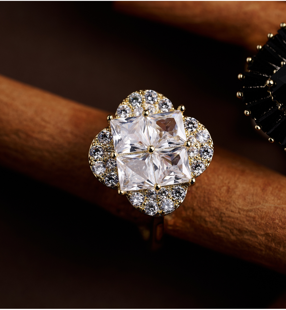 Pierścionek z transparentnymi kryształkami PSS0185