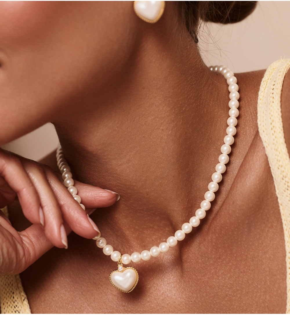 Naszyjnik z perełkami i złotym sercem NPE0343