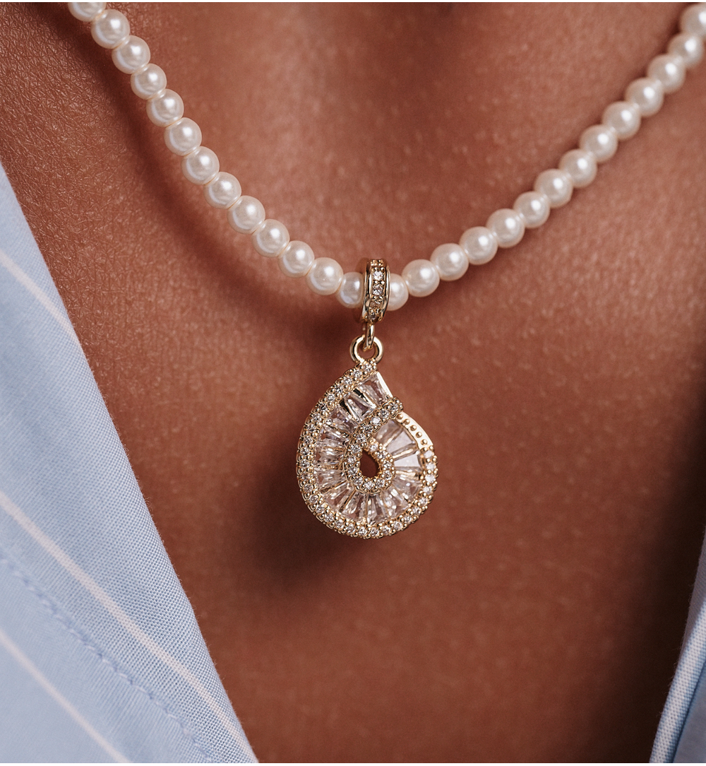 Naszyjnik z perełkami i zawieszką NPE0353