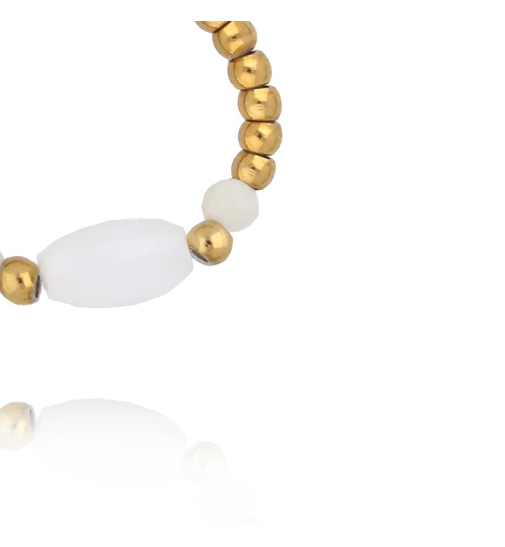 Pierścionek elastyczny z białym opalem i muszlą w złotej oprawie PTW0599