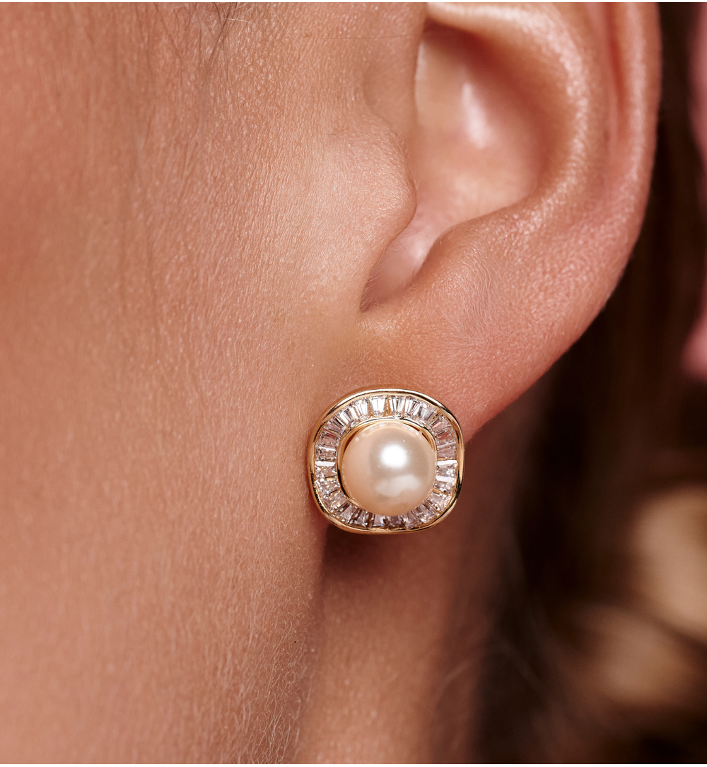 Kolczyki perłowe w złotej oprawie o organicznym kształcie KPE0200