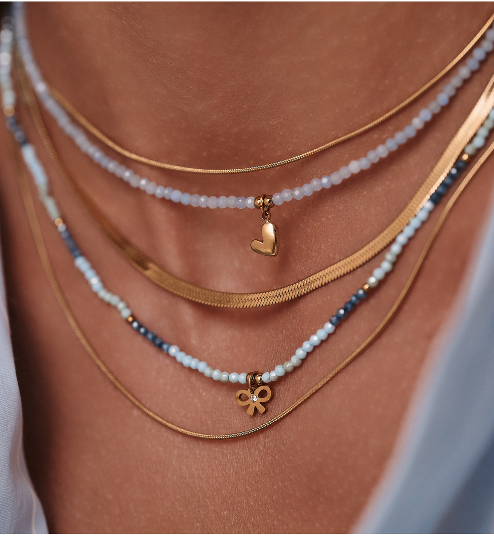 Naszyjnik z niebieskimi topazami i złotym sercem NTW1493