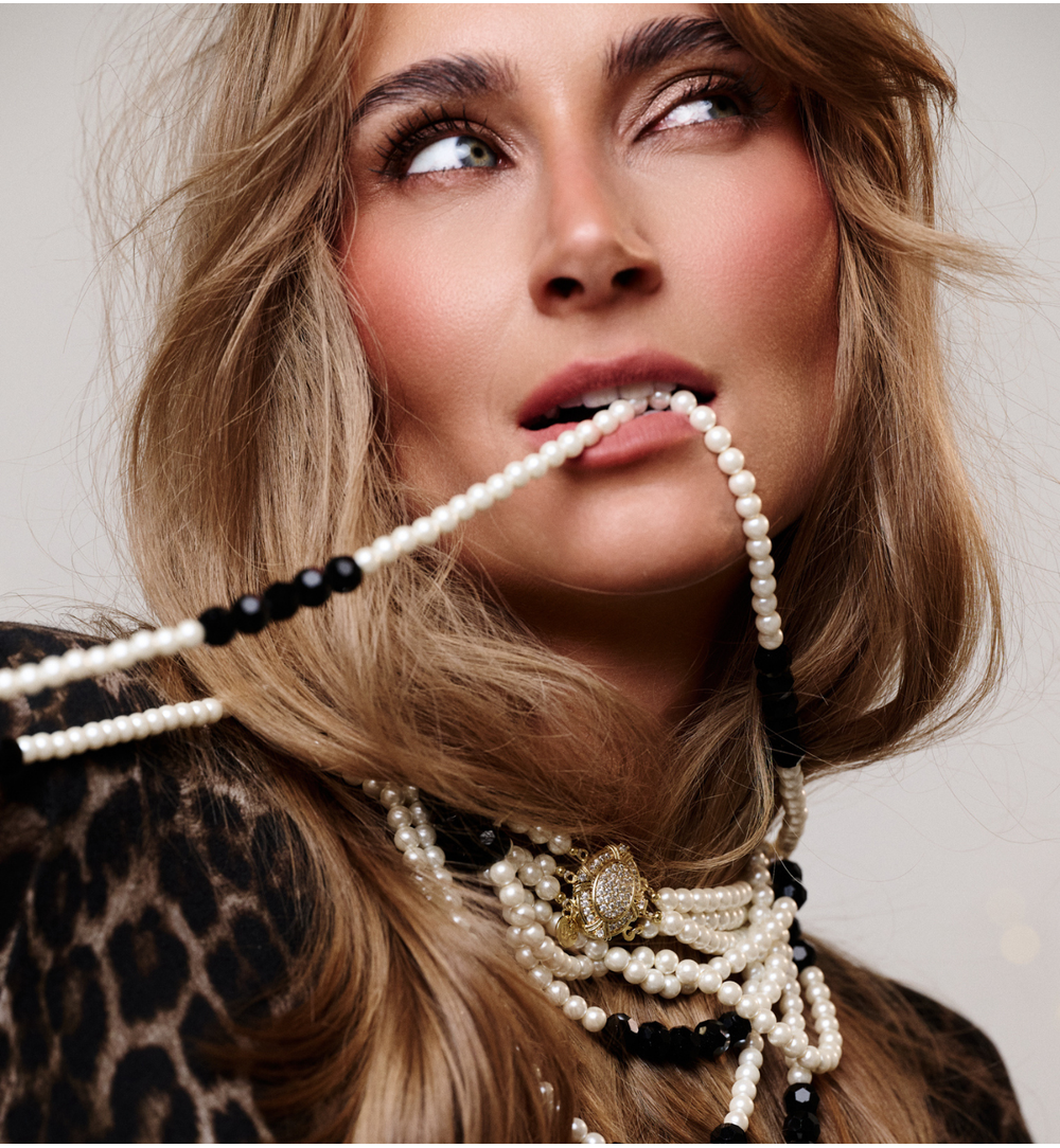 Naszyjnik z perłami i czarnymi koralikami NS0347