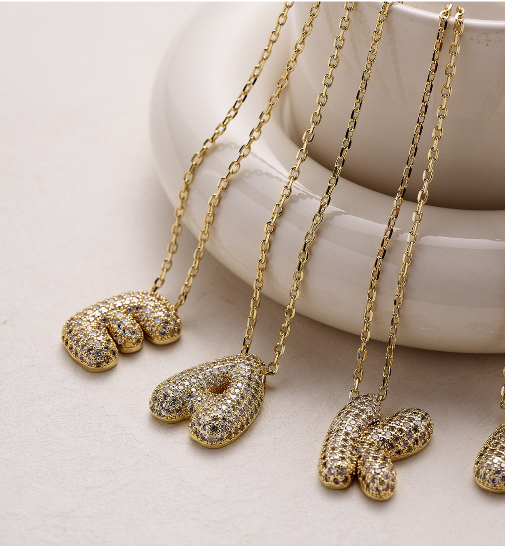 Naszyjnik złocony z literą A wysadzaną cyrkoniami NS0356