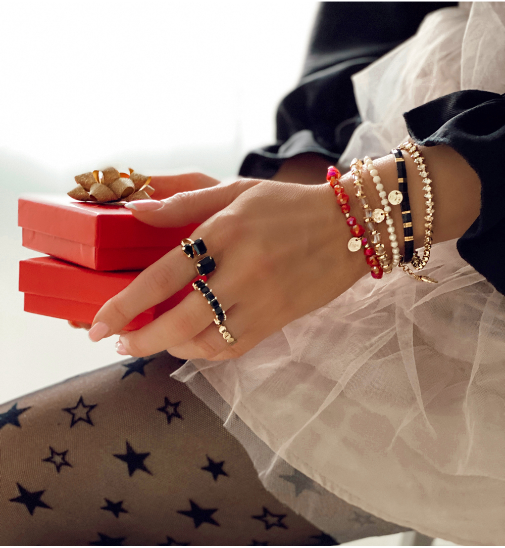 Pierścionek złoty z czarnymi kryształkami PRG0100