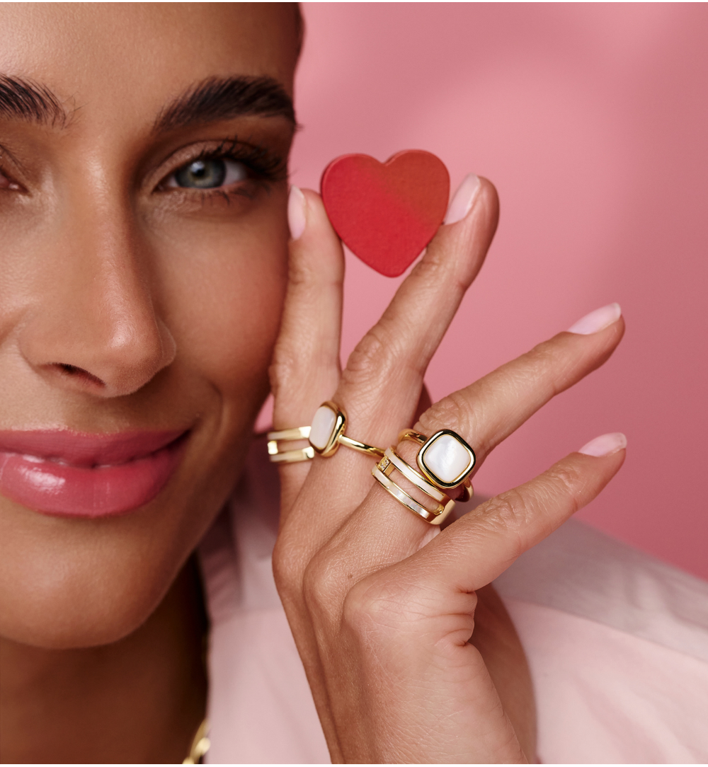 Pierścionek złoty z masą perłową i kryształkiem PSS0234