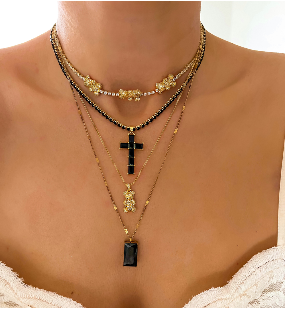 Naszyjnik złoty z czarnym krzyżykiem Pia NRG0483