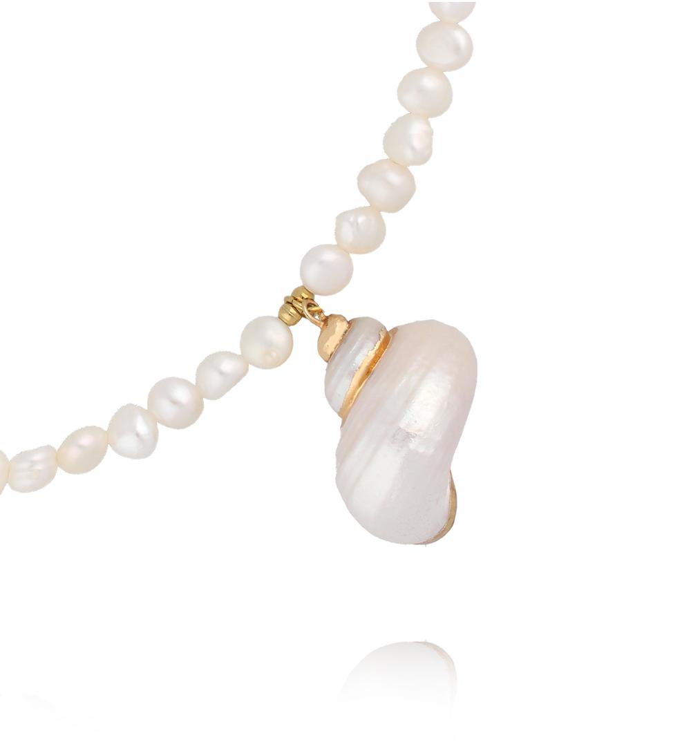 Naszyjnik z pereł z zawieszką z muszli NPA1481