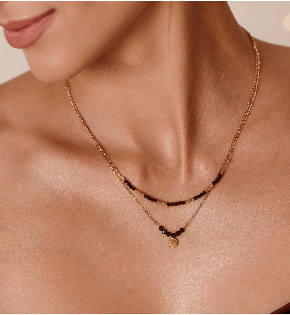 Naszyjnik warstwowy ze złoceniem i czarnym agatem NEA0100