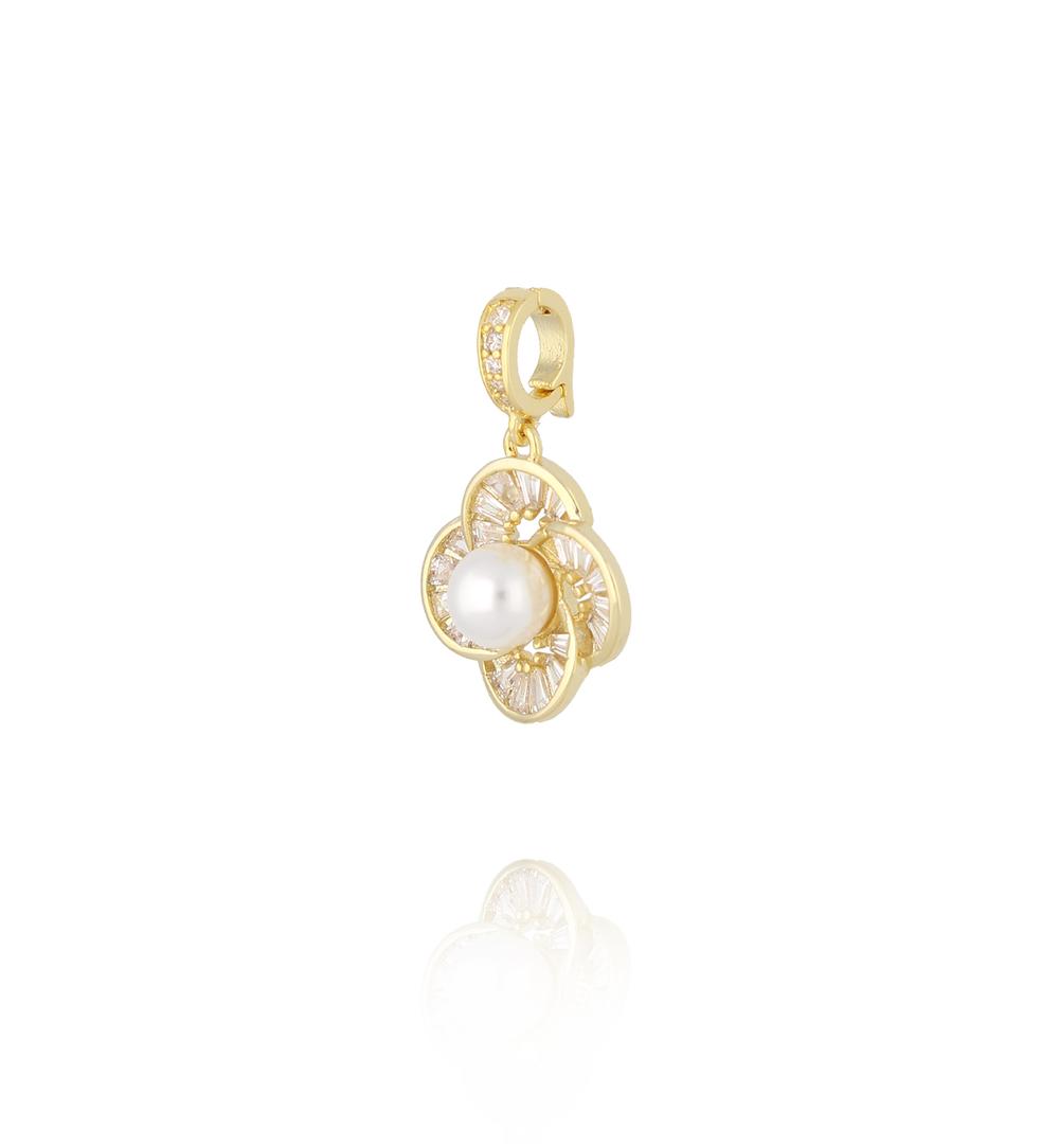 Charms złoty z perłą i kryształkami w kształcie kwiatu CHSS0011