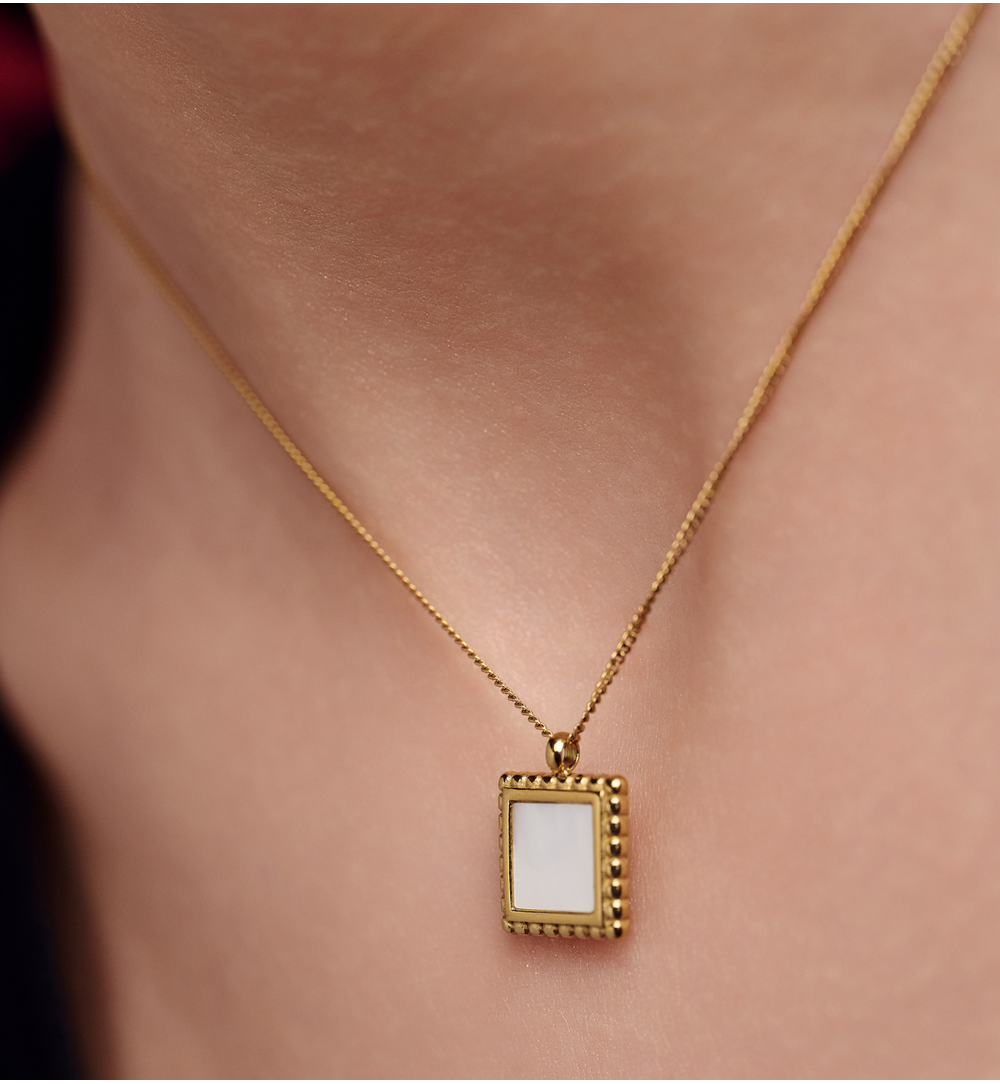 Naszyjnik złoty z kwadratową zawieszką  I Dare You NSA1243