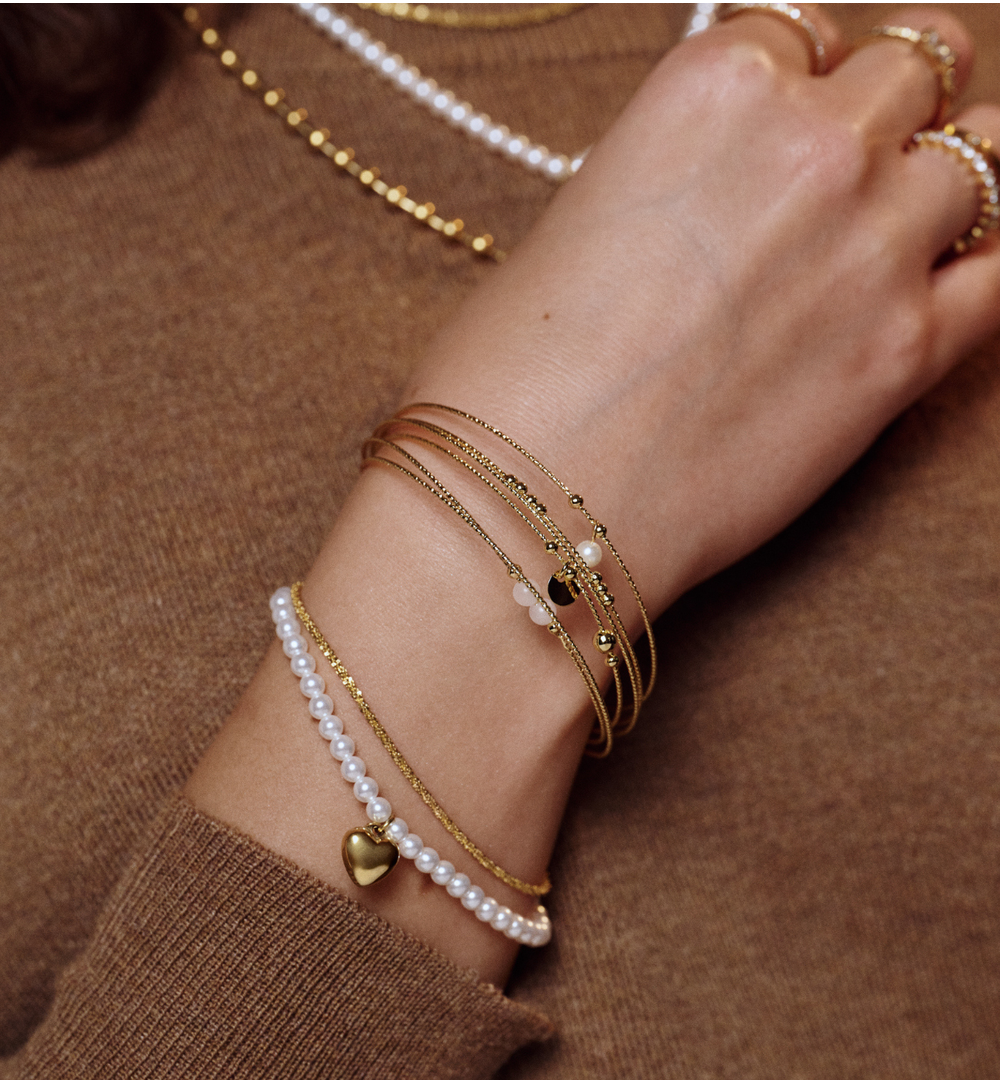Bransoletka z perełkami i złotym sercem BSY0414