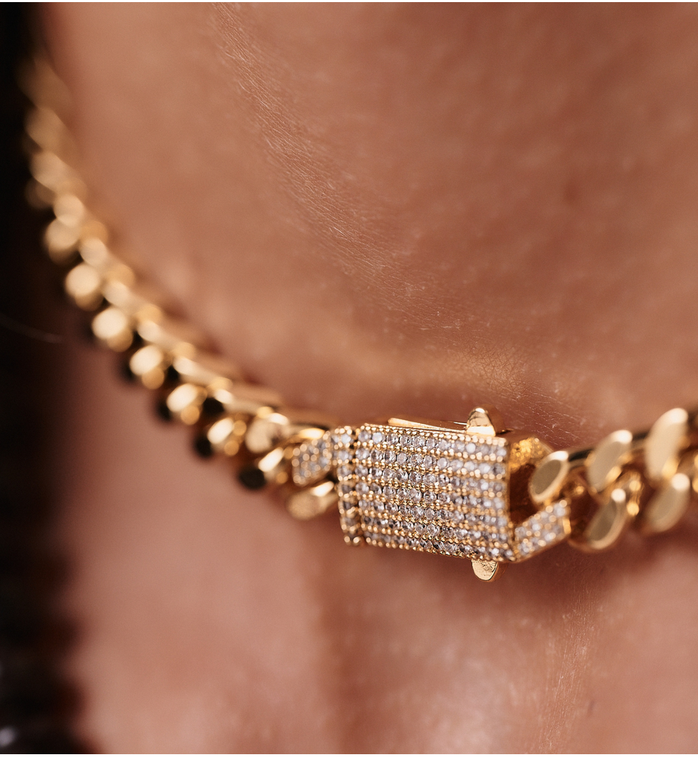 Zestaw naszyjników – złoty łańcuch z cyrkoniami & naszyjnik z czarnych kamieni z sercem ZN0011