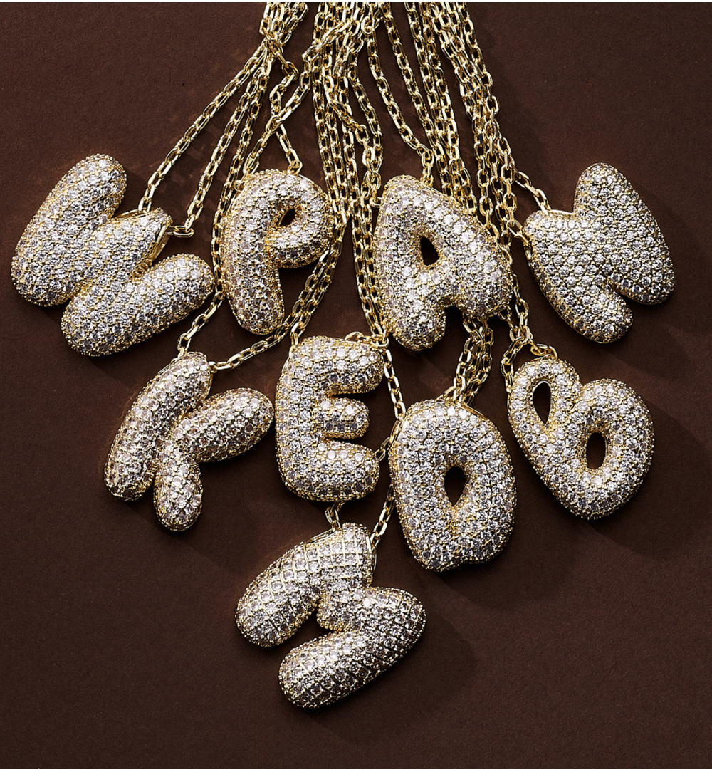 Naszyjnik złocony z literą D wysadzaną cyrkoniami NS0358