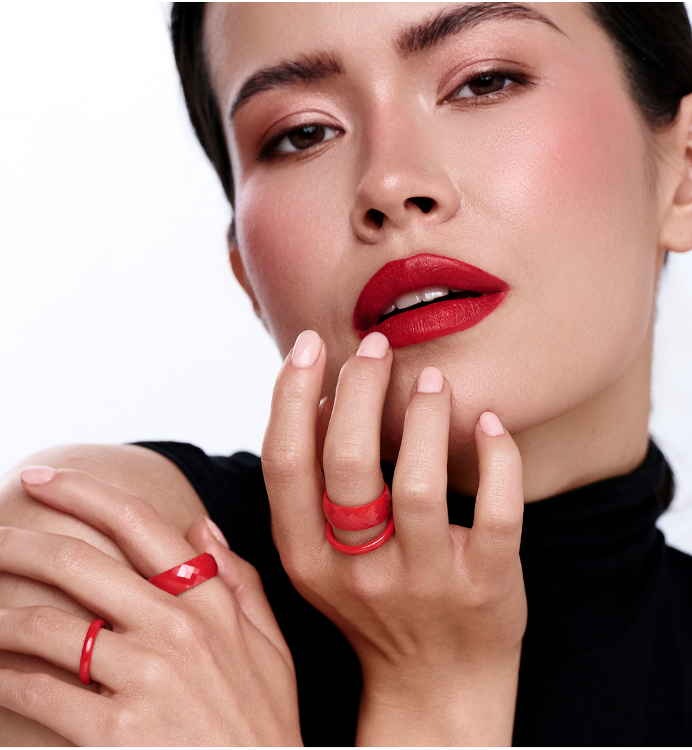 Obrączka z ceramiki czerwona fasetowana Feminine PFE0068