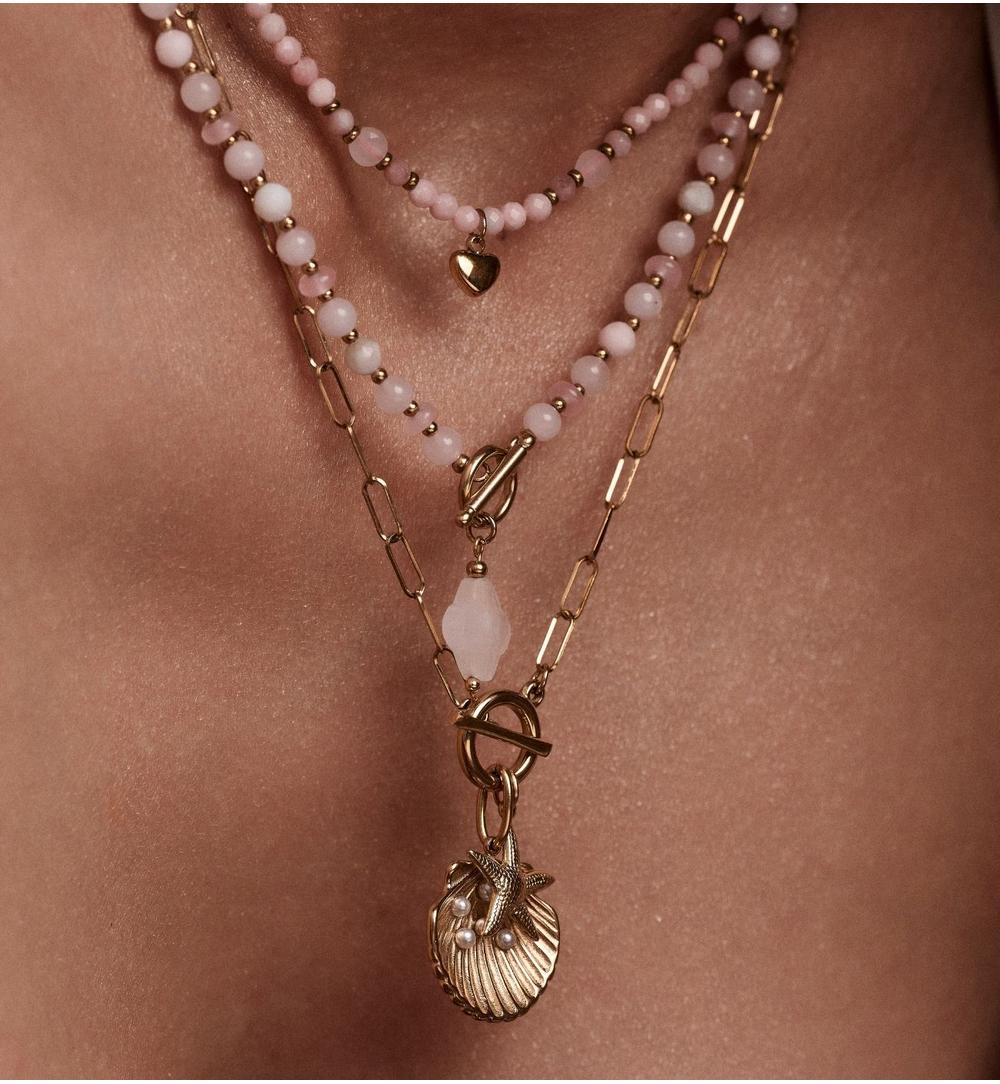 Naszyjnik z muszlą, rozgwiazdą i perełkami na złotym łańcuszku NSY0753