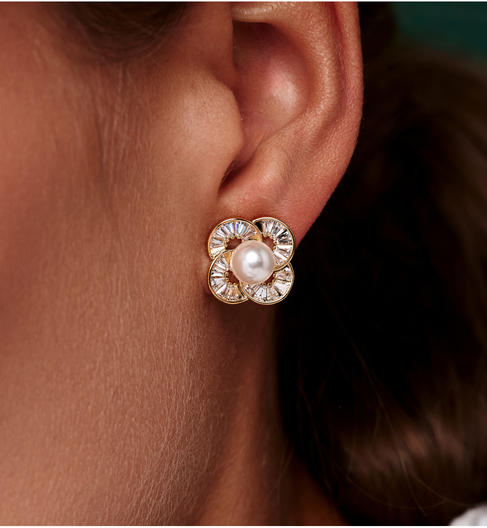 Kolczyki z perłą w kwiatowej oprawie KSS2209