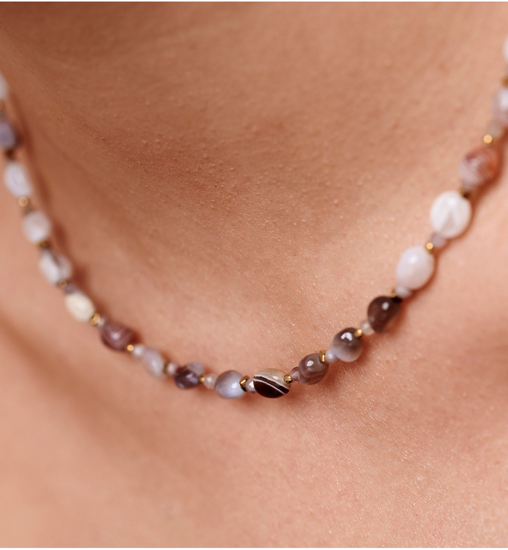 Naszyjnik z agatem, labradorytem i złotymi akcentami NPA1465