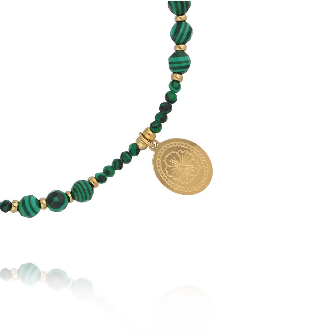 Bransoletka z malachitu z medalionem z koniczynką BTW3592