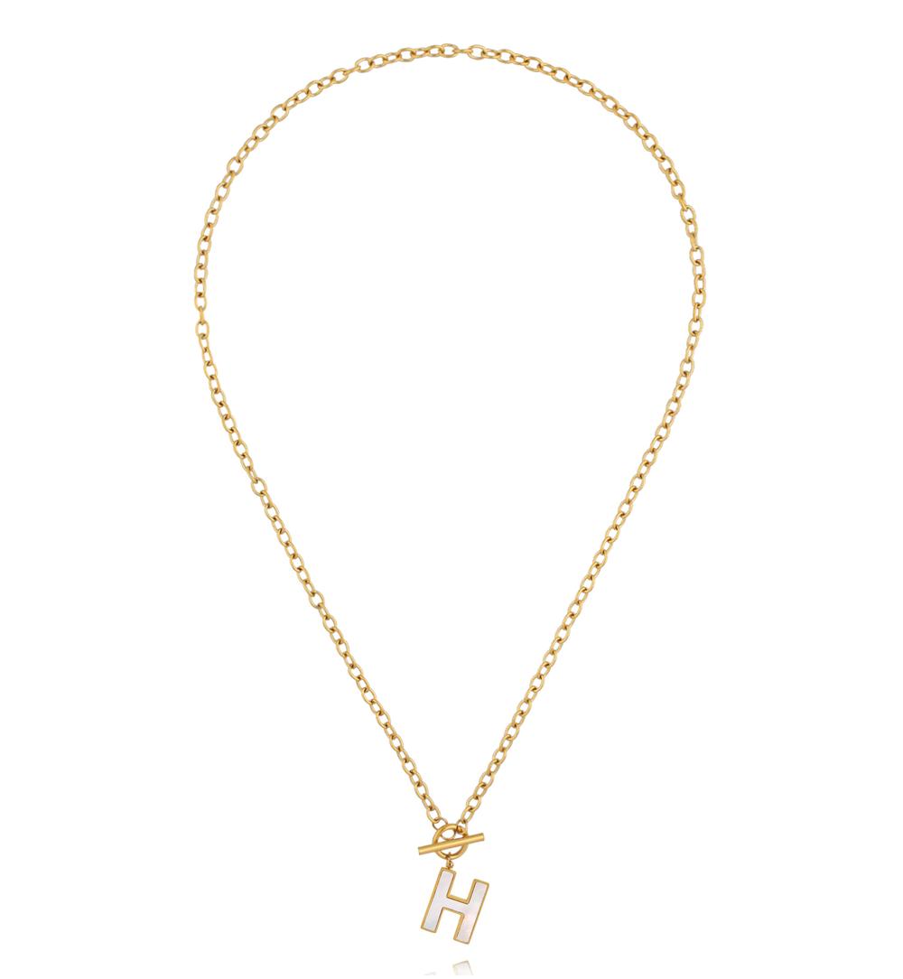 Naszyjnik z literą H i zapięciem toggle NSY0862