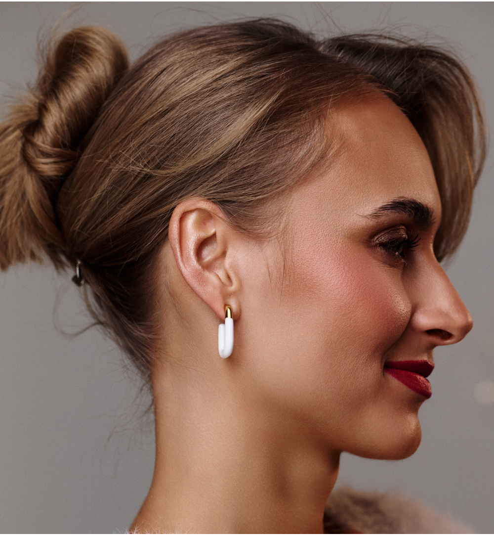 Kolczyki emaliowane białe owalne KSY0499