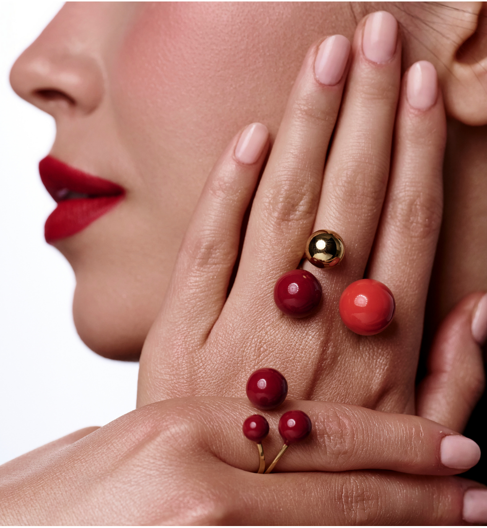 Pierścionek z trzema kulami z bordową emalią PSA1179