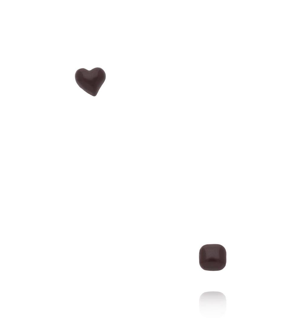 Zestaw kolczyków w neutralnej palecie z różnymi formami KMB0050