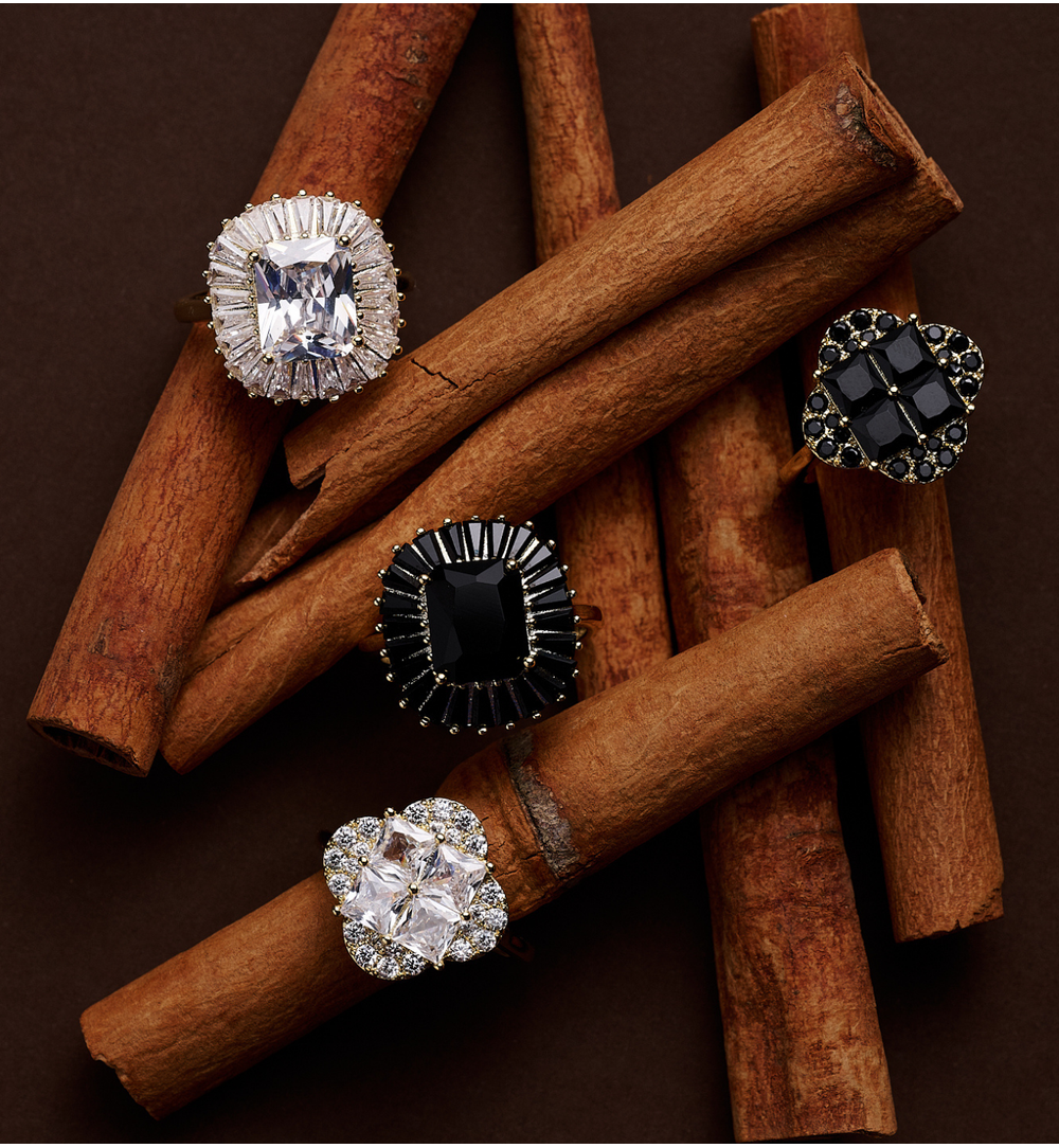 Pierścionek z transparentnymi kryształkami PSS0185