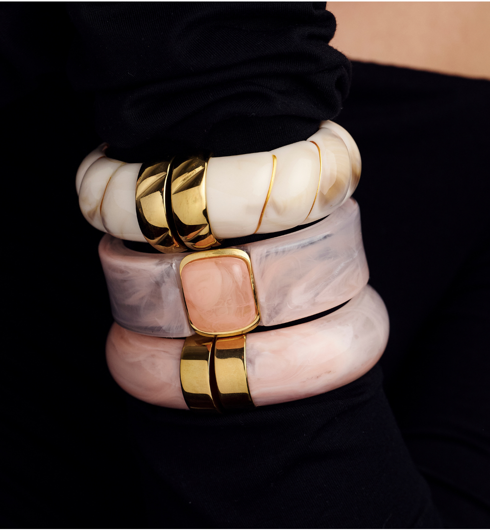 Zestaw pudrowych różowych i kremowych bransoletek ZN0095