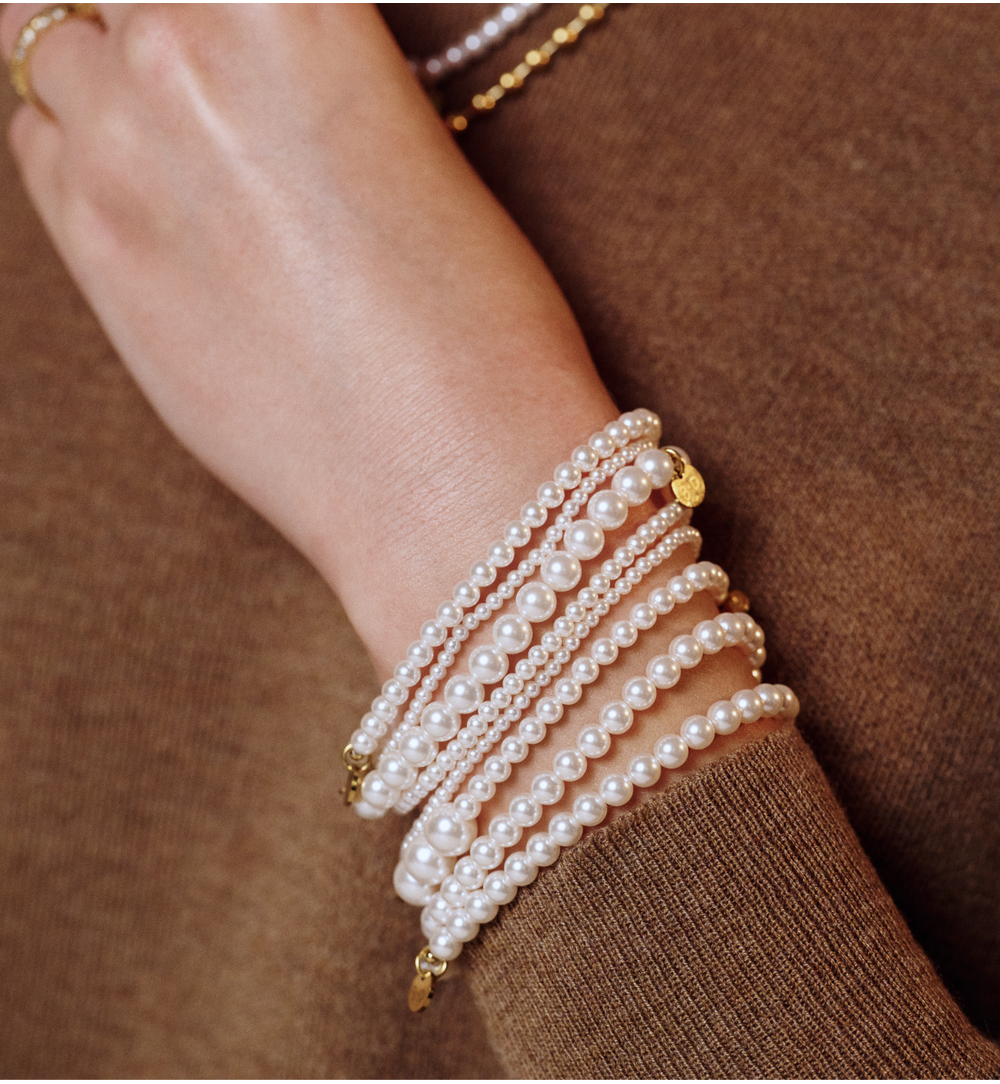 Bransoletka z białymi perłami BPE0146