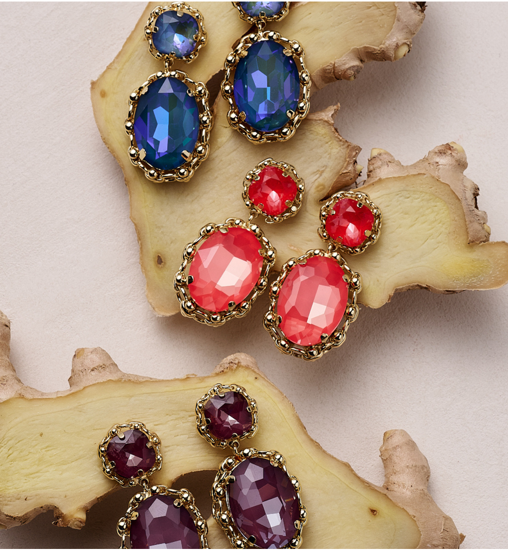 Kolczyki z niebieskimi kryształami w złotej oprawie KGA0050