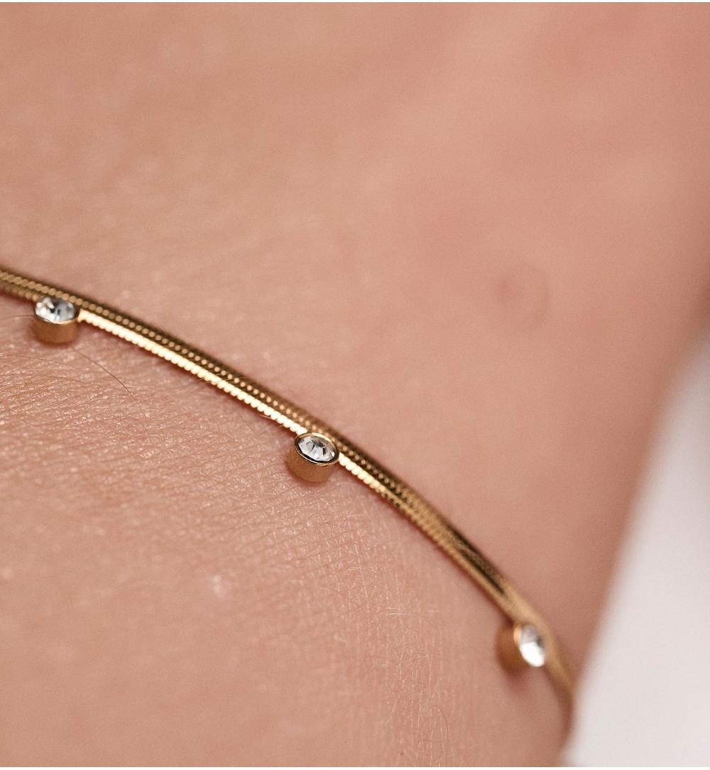 Bransoletka typu żmijka z zawieszkami z kryształkami BSY0619