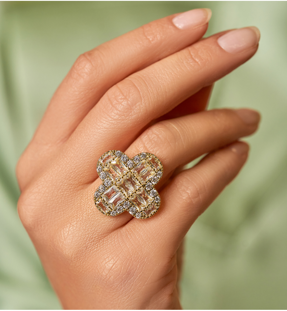 Pierścionek złoty z kryształową koniczynką Cristal Clover PSS0106