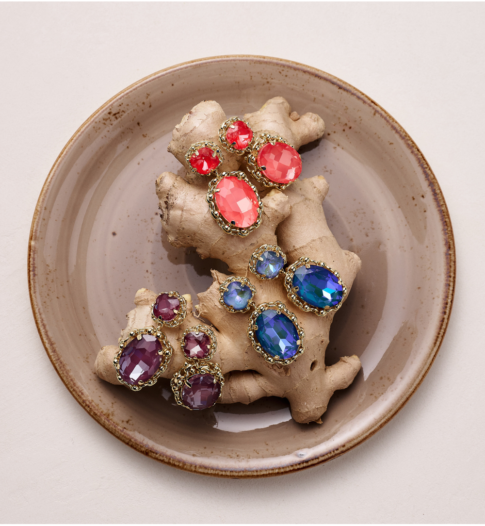 Kolczyki z koralowymi kryształami w złotej oprawie KGA0051