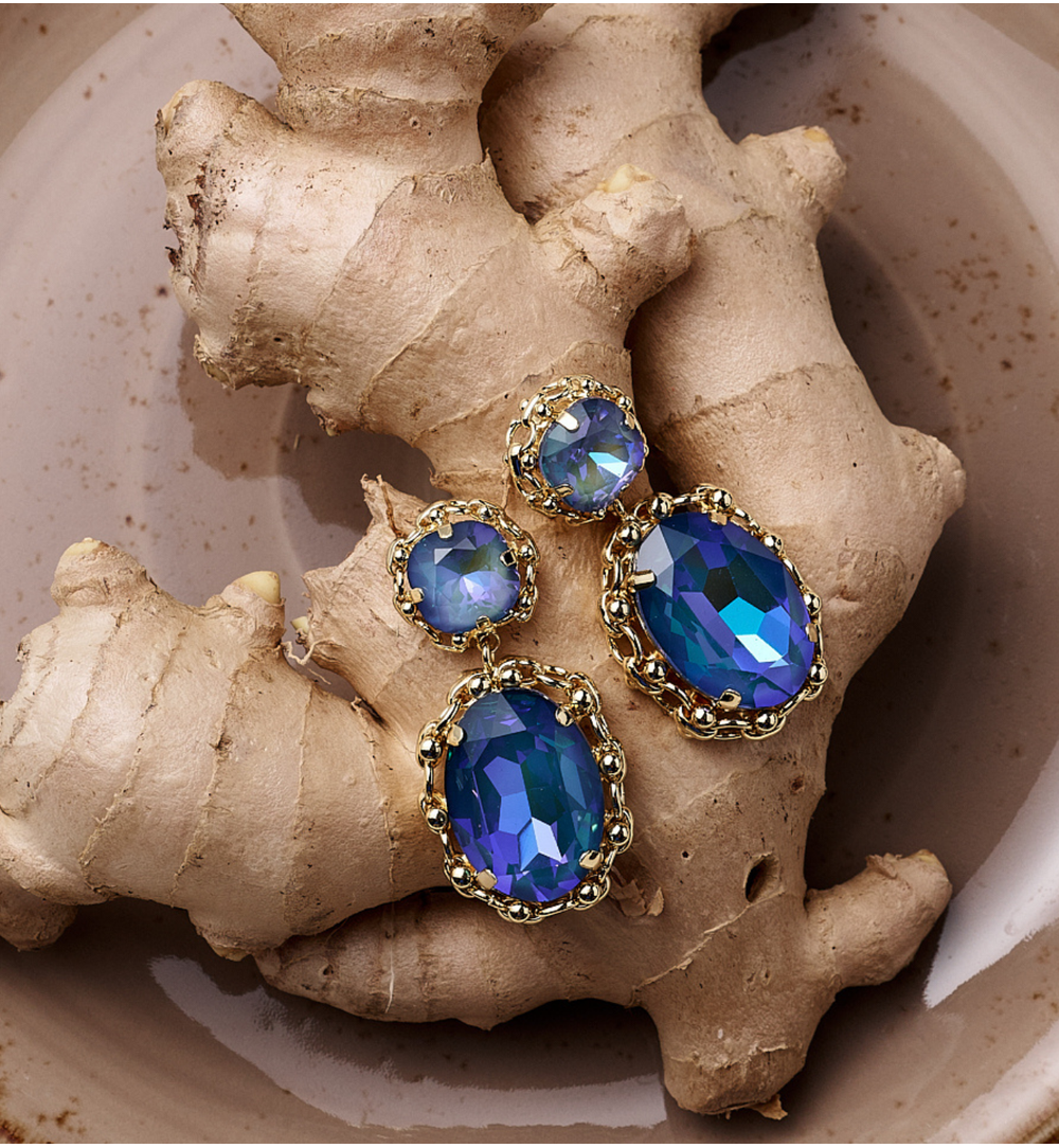 Kolczyki z niebieskimi kryształami w złotej oprawie KGA0050