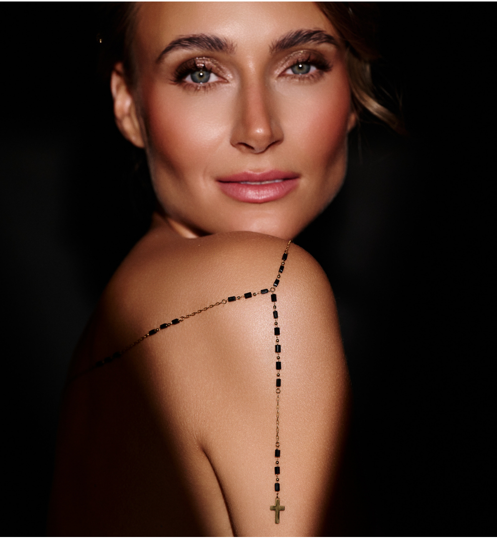 Naszyjnik  różaniec z krzyżykiem i czarnymi kryształkami NSY0689