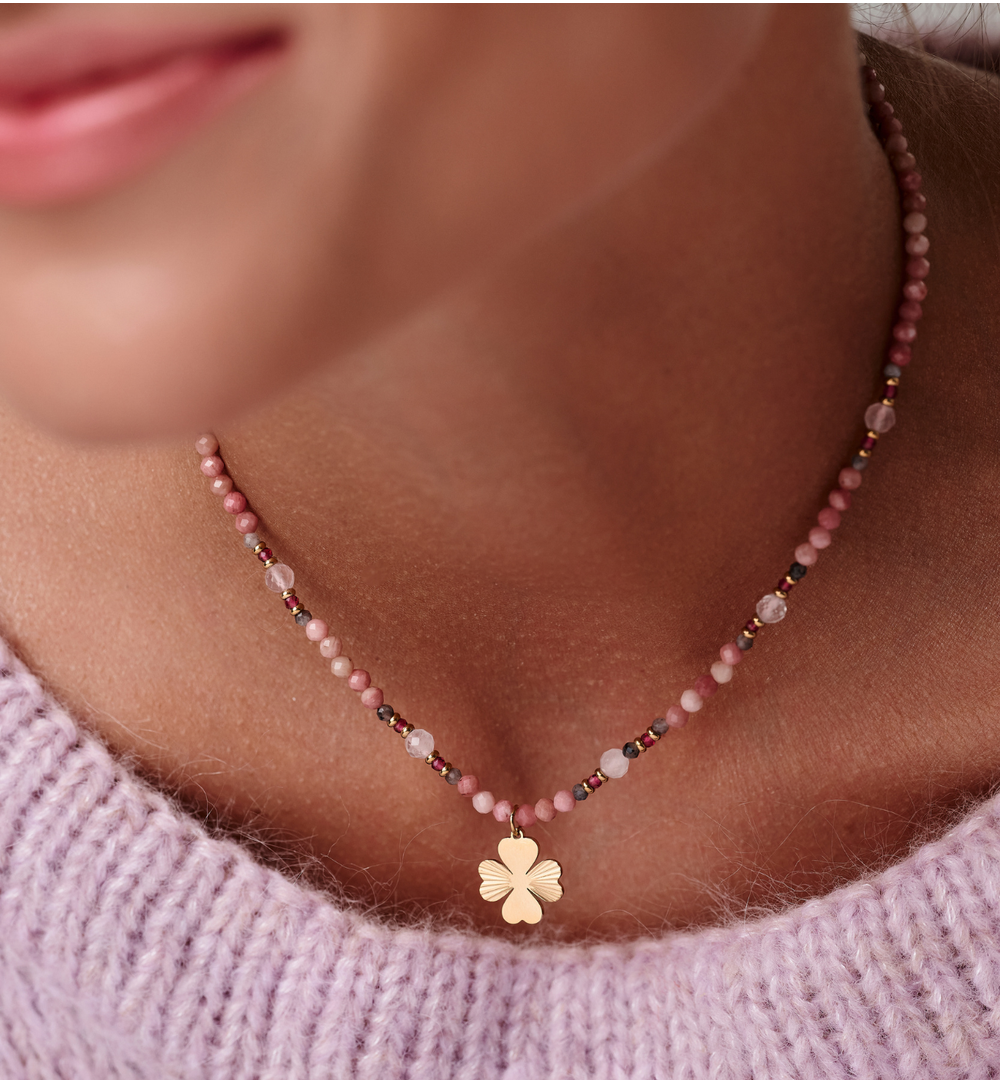 Naszyjnik z rodonitu, kwarcu różowego i labradorytu z zawieszką koniczynką NTW1613