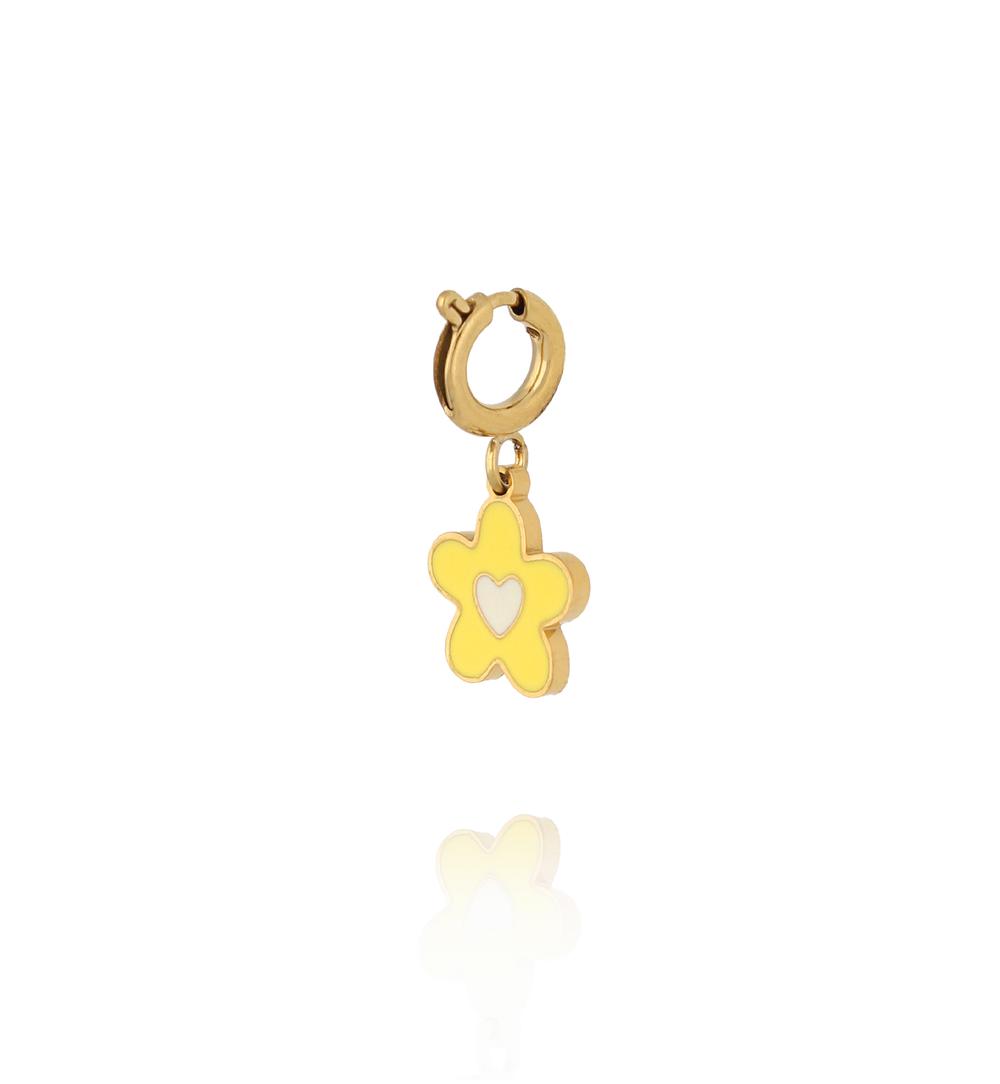 Charms kwiatek z żółtą emalią i białym serduszkiem CHA0232