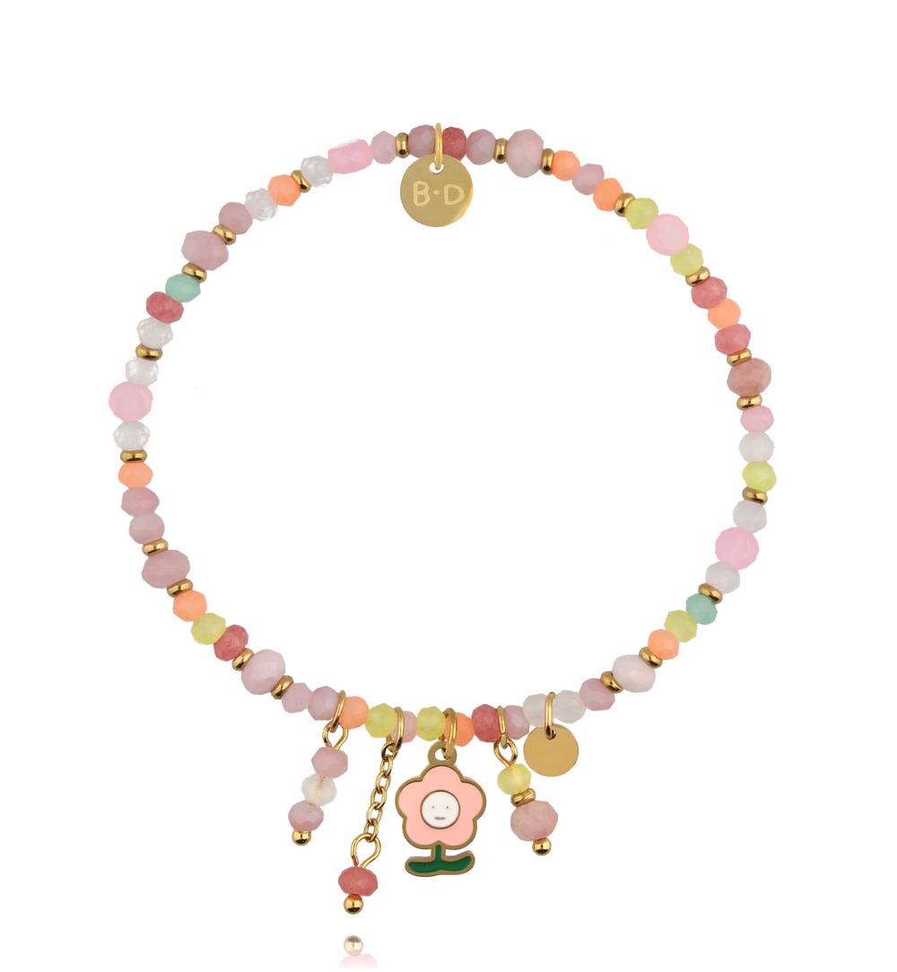 Bransoletka z pastelowych kamieni z zawieszką kwiatka BTW3570