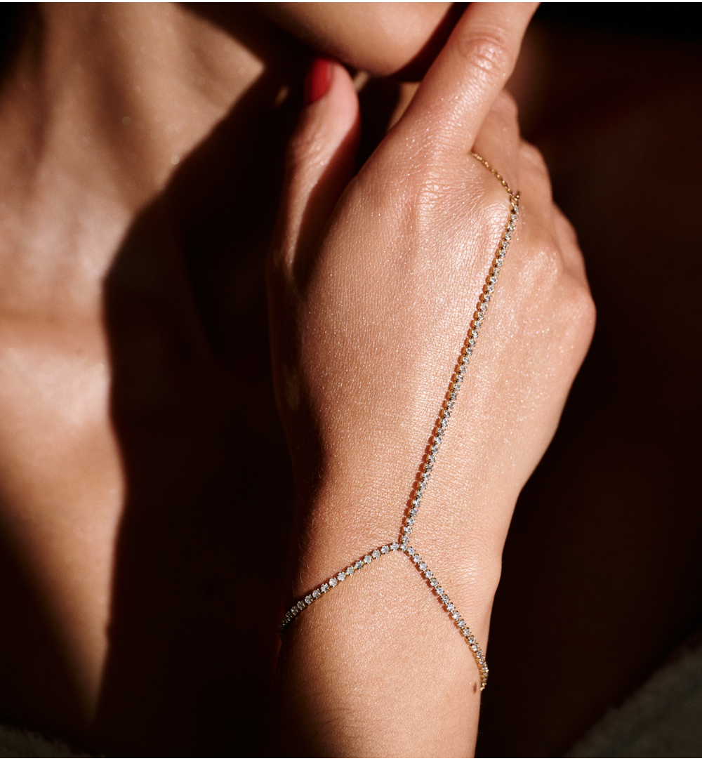 Bransoletka łańcuszkowa na dłoń z cyrkoniami srebrna BSS0261