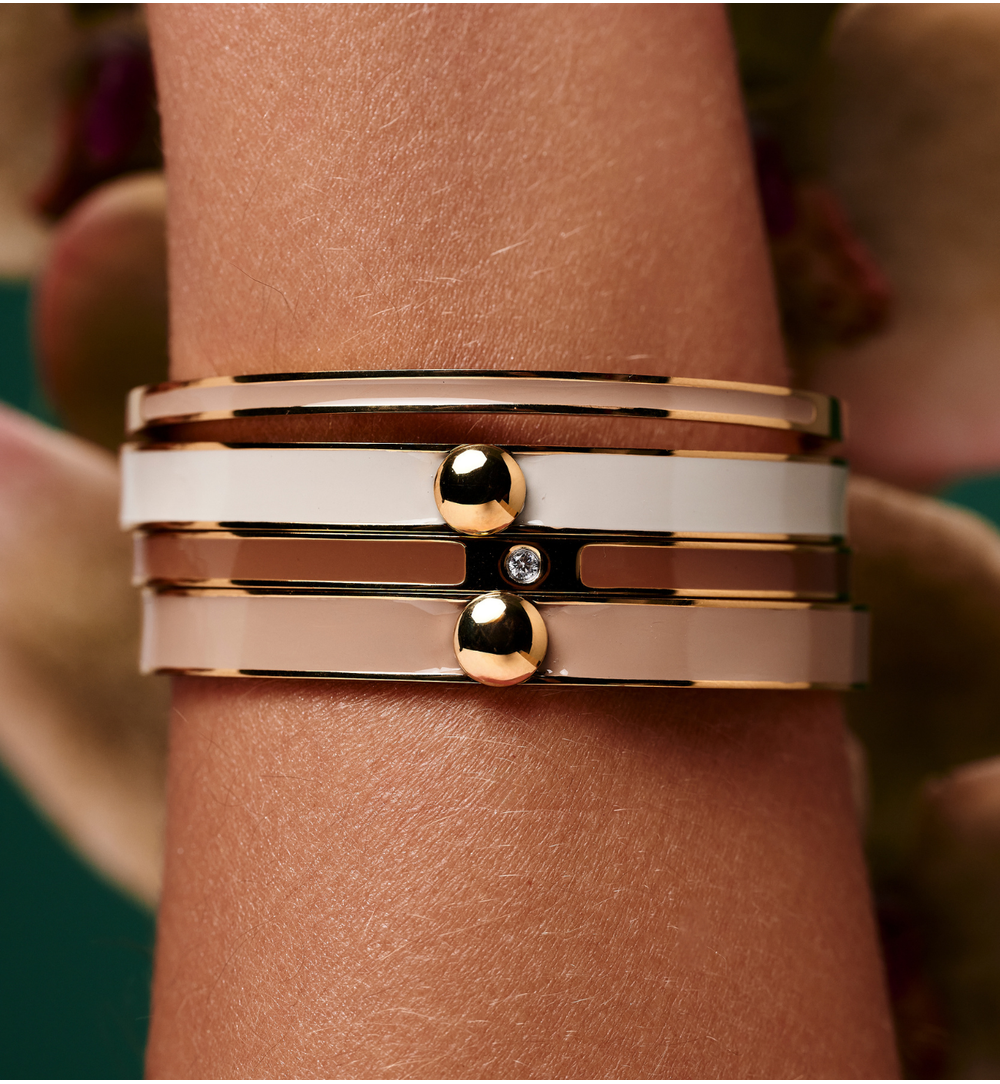 Zestaw sztywnych bransoletek w odcieniach złota, beżu i cappuccino ZN0205