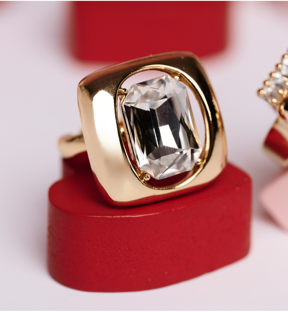 Pierścionek z geometryczny z transparentnym kryształem PSS0231