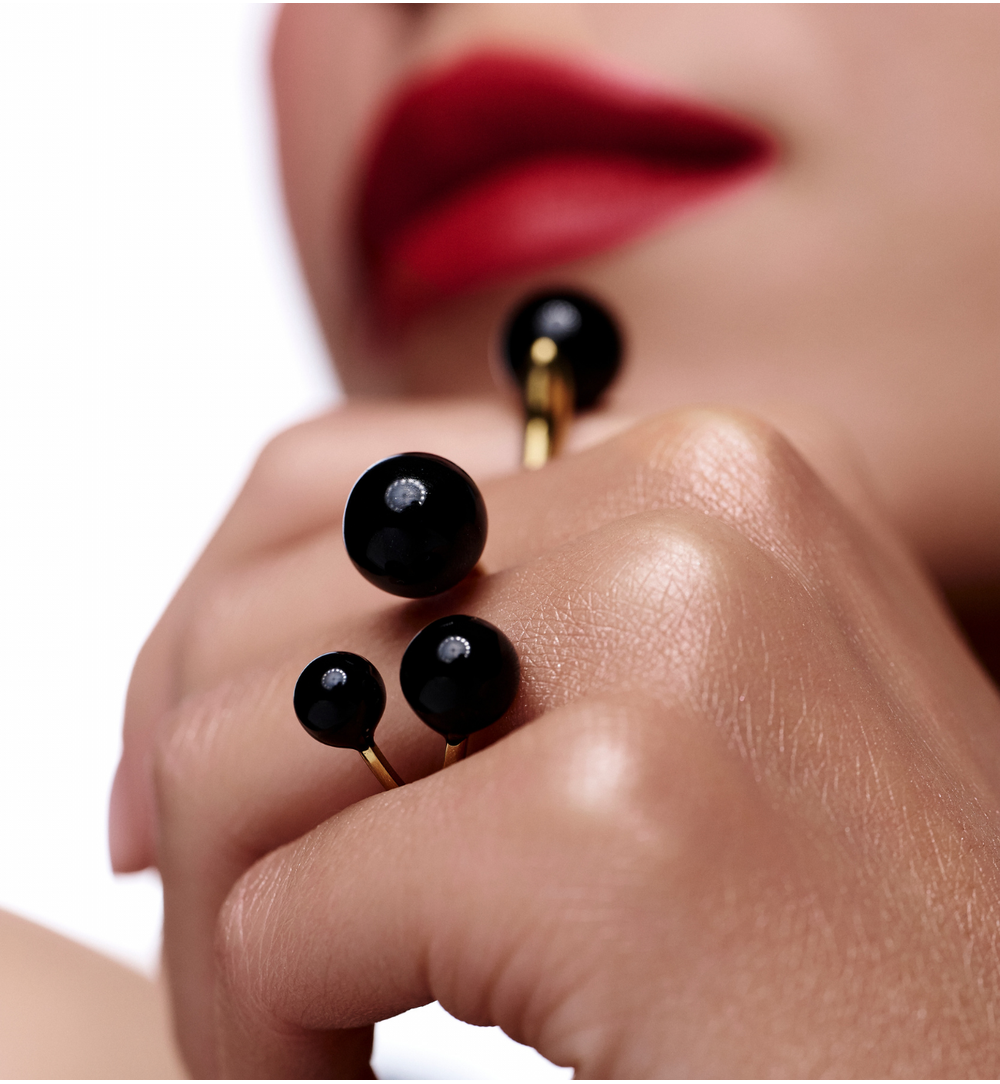 Pierścionek z trzema kulami z czarną emalią PSA1180