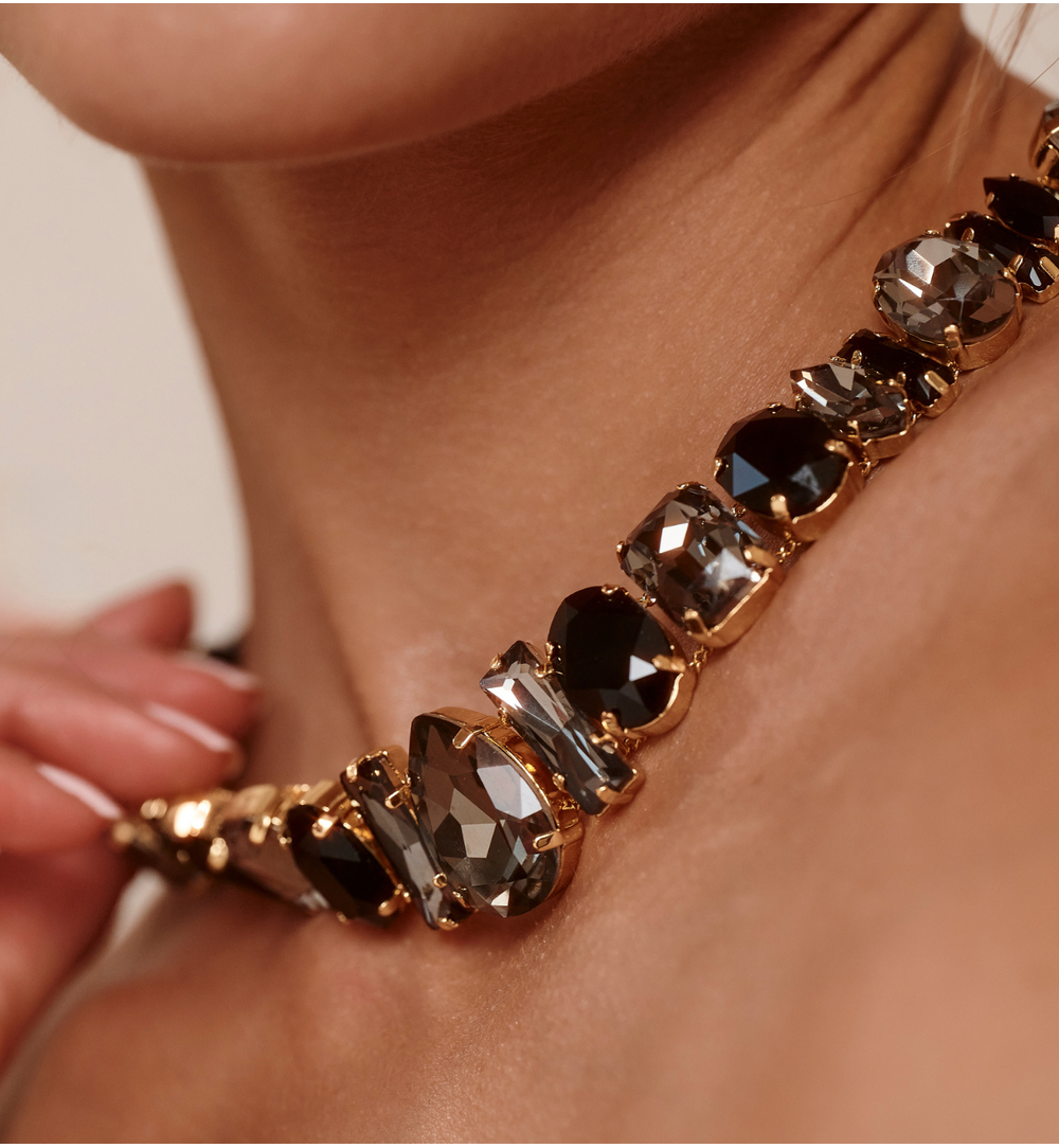 Naszyjnik z szarymi i czarnymi kryształami NS0405